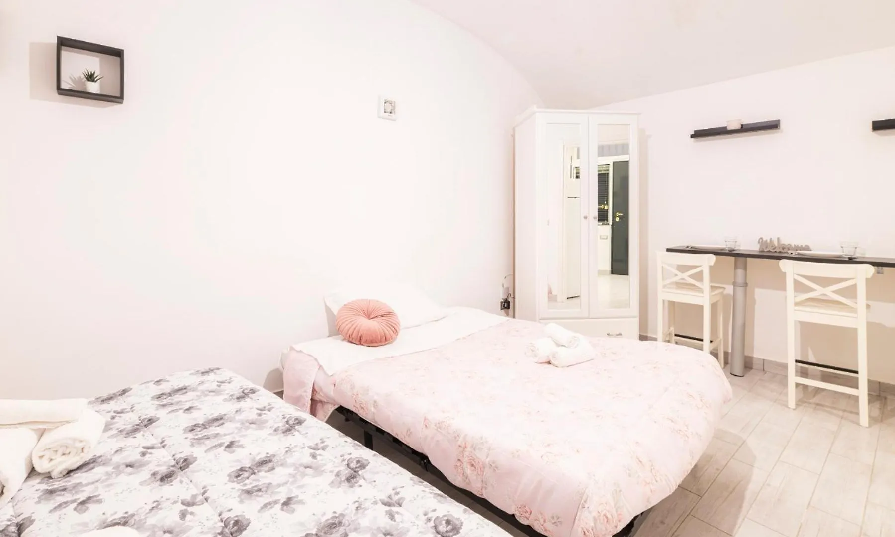 Rita'S House By Domusextra Apartment Naples